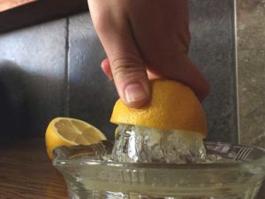 Вода с лимоном при мочекаменной болезни
