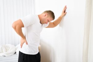 Боль в спине и боль при мочеиспускании